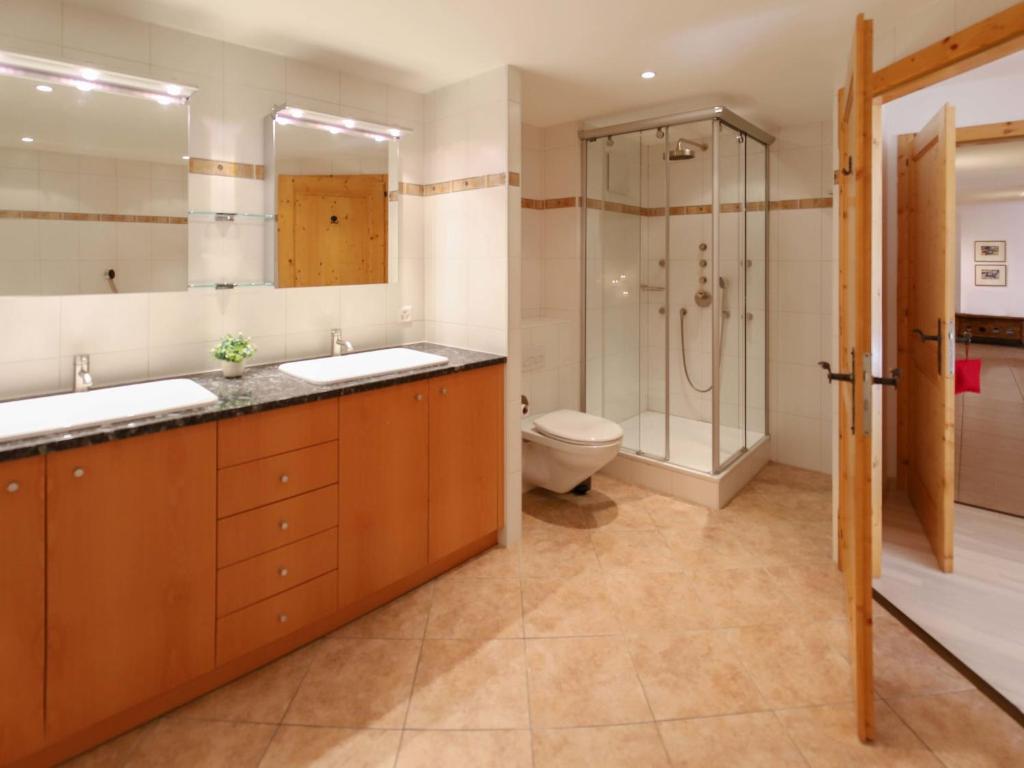 Kopalnica v nastanitvi Apartment Les Cîmes 8 by Interhome