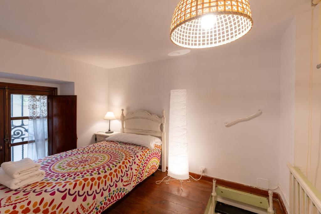 Łóżko lub łóżka w pokoju w obiekcie RC Sevilla Centro Histórico CatedralJudería