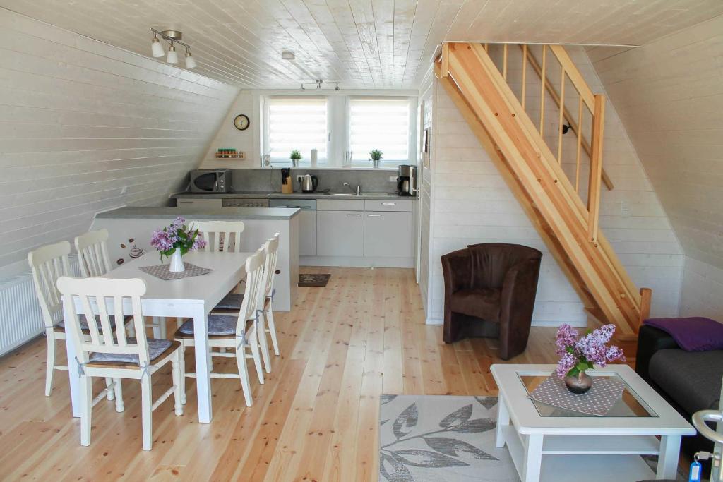 Kuchyň nebo kuchyňský kout v ubytování Finnhütte in Kröslin