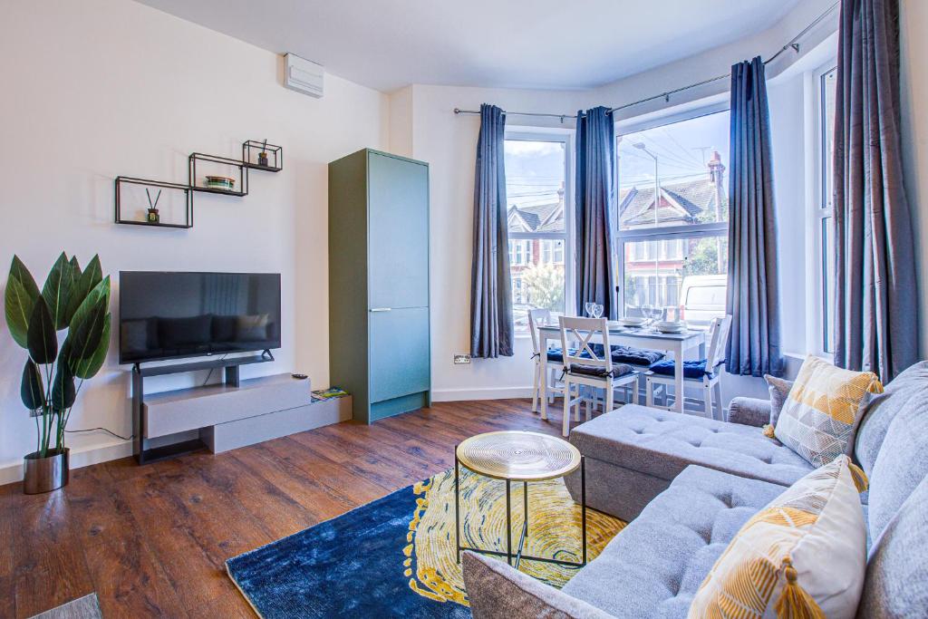 a living room with a couch and a tv at 132 Qweens Stay in Southend-on-Sea