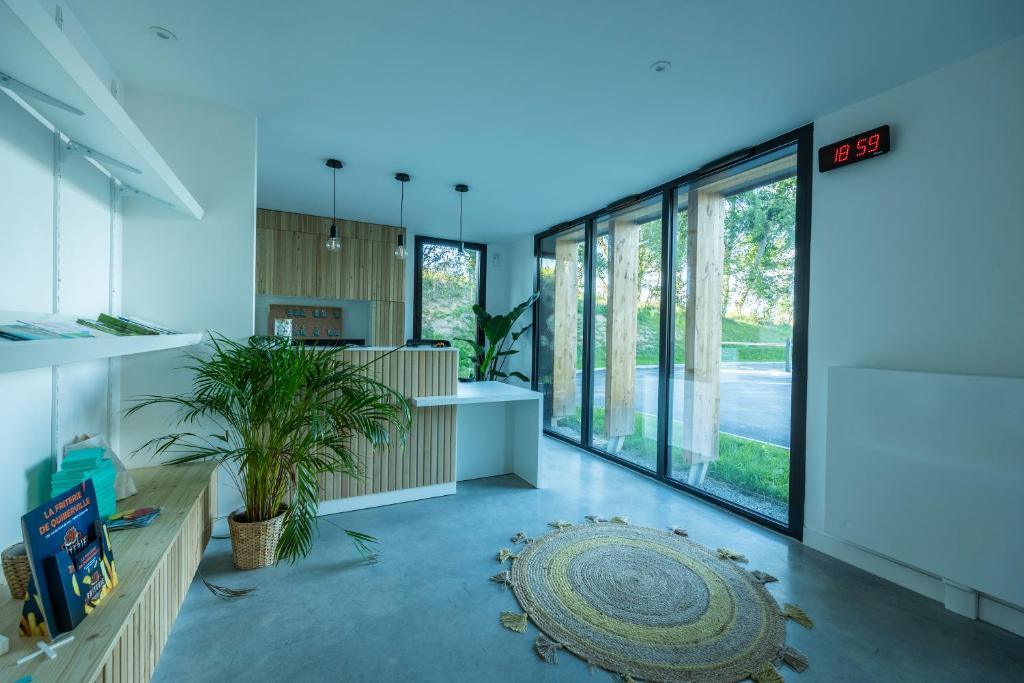 an office with a large window and a plant in the middle at DOMAINE SAÂNE ET MER in Quiberville