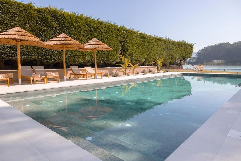 Bazén v ubytovaní Malates Slow Boutique Hotel alebo v jeho blízkosti