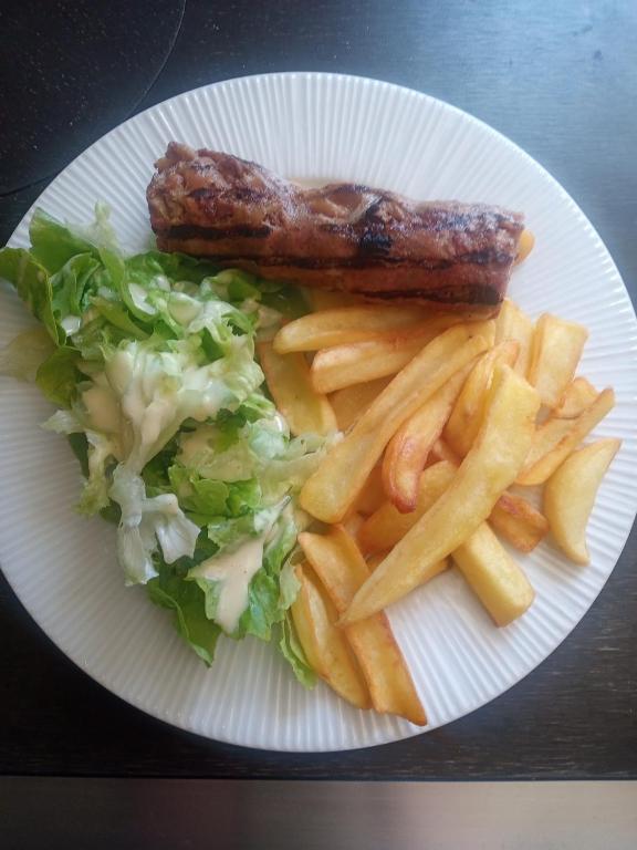 Jídlo v hotelu nebo okolí