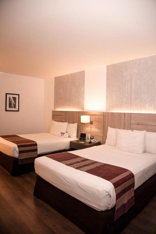 Postel nebo postele na pokoji v ubytování Aku Hotels