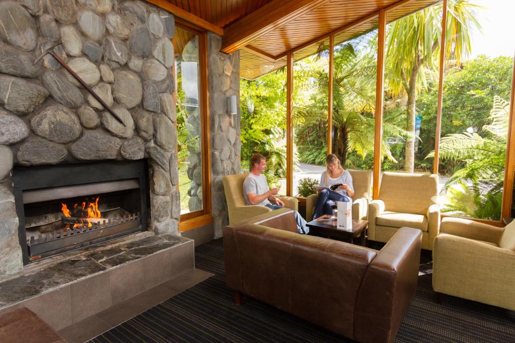 Posezení v ubytování Scenic Hotel Franz Josef Glacier