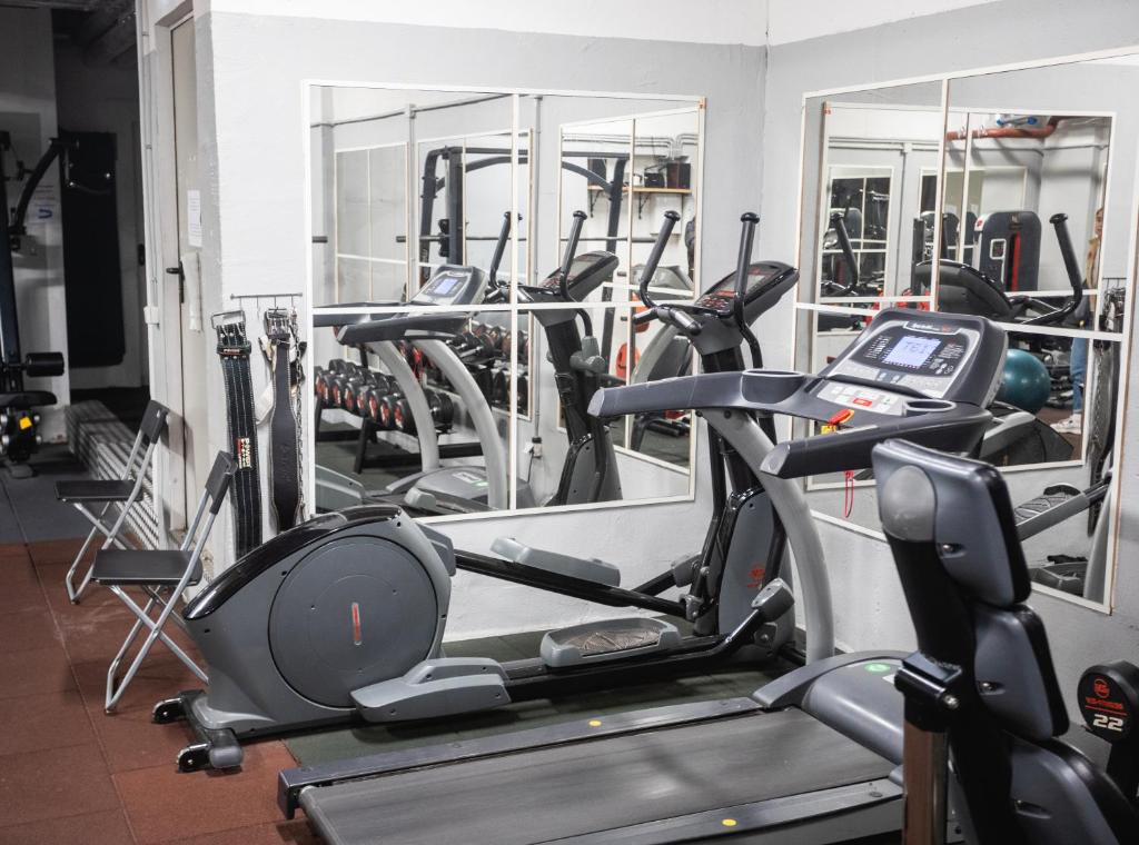 Fitness centrum a/nebo fitness zařízení v ubytování Capsule Hostel Logistic Vilnius