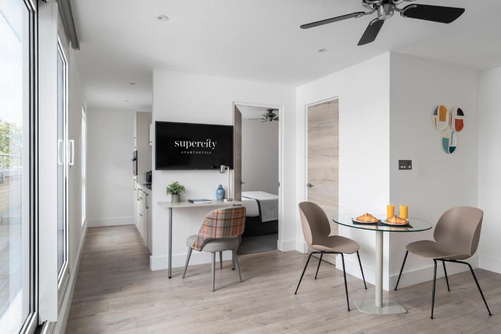 
One Bedroom Penthouse Suite with City View and Terrace
