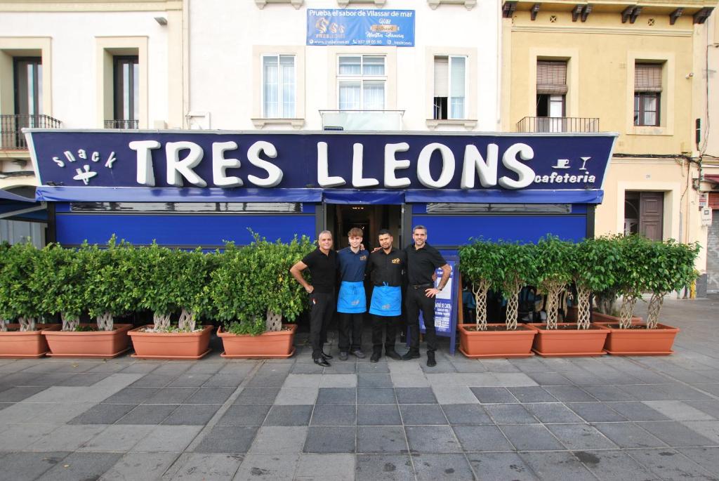 a group of people standing in front of a tree lichens store at Hotel Tres Leones in Vilassar de Mar