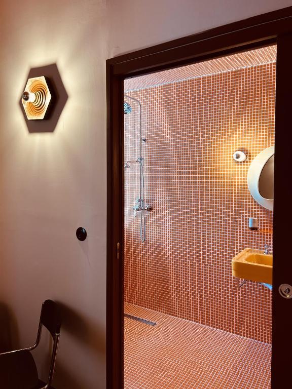 Koupelna v ubytování Hôtel Présent - Entrée autonome, réception en ligne - Encore Mieux
