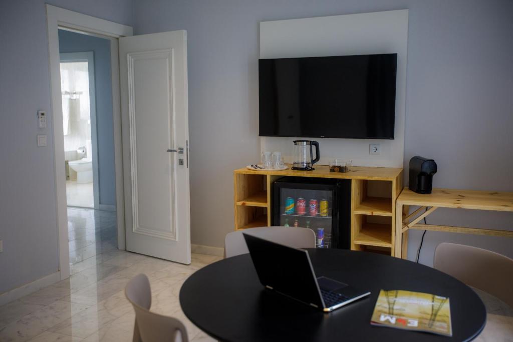 TV a/nebo společenská místnost v ubytování Cowork Lab Suites