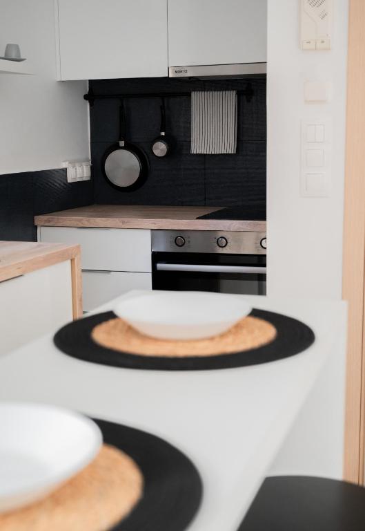 Kuchyňa alebo kuchynka v ubytovaní Alyvia Central Apartment 2