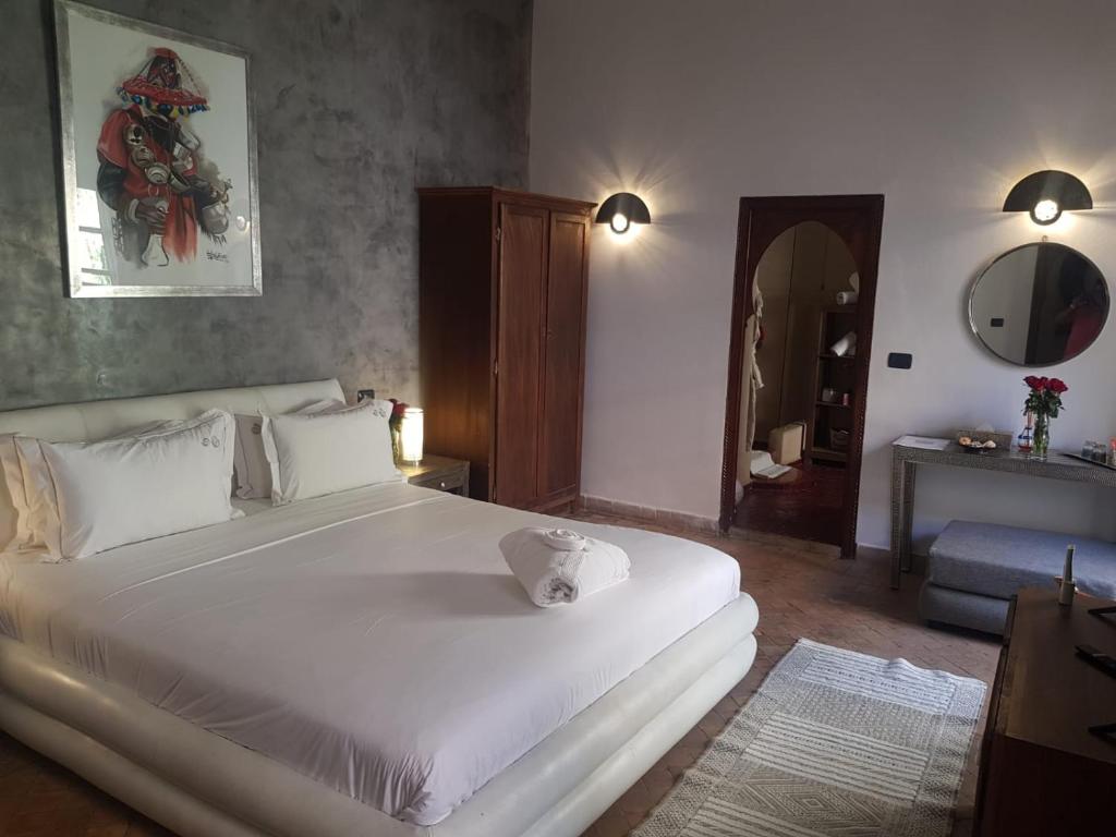 Postel nebo postele na pokoji v ubytování Riad les Ammonites and Spa