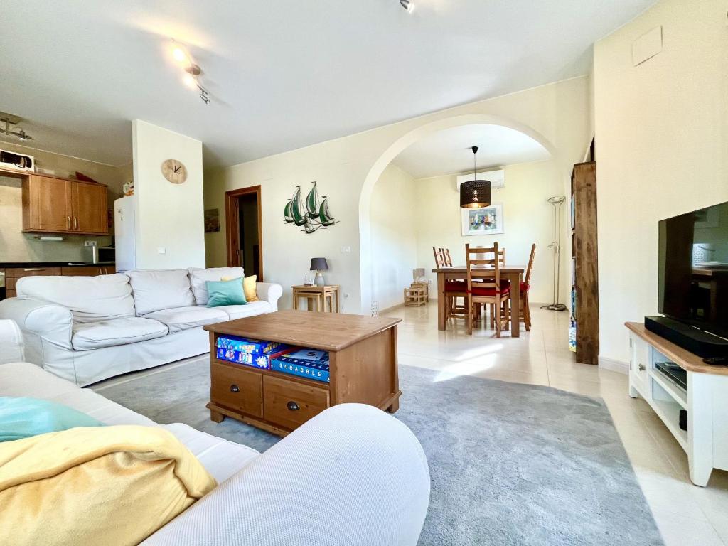 Fotografia z galérie ubytovania Villa Avondale 3bedroom villa with air-conditioning & private swimming pool v destinácii L'Ametlla de Mar