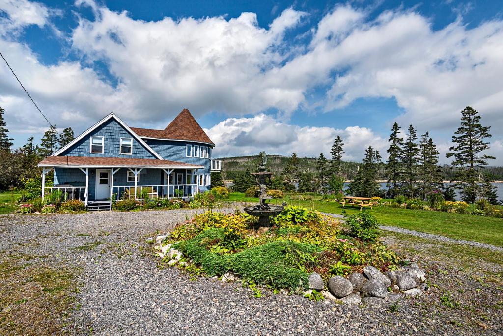 Nova Scotia Grover's Cove Seaside Cottages, Larrys River (updated