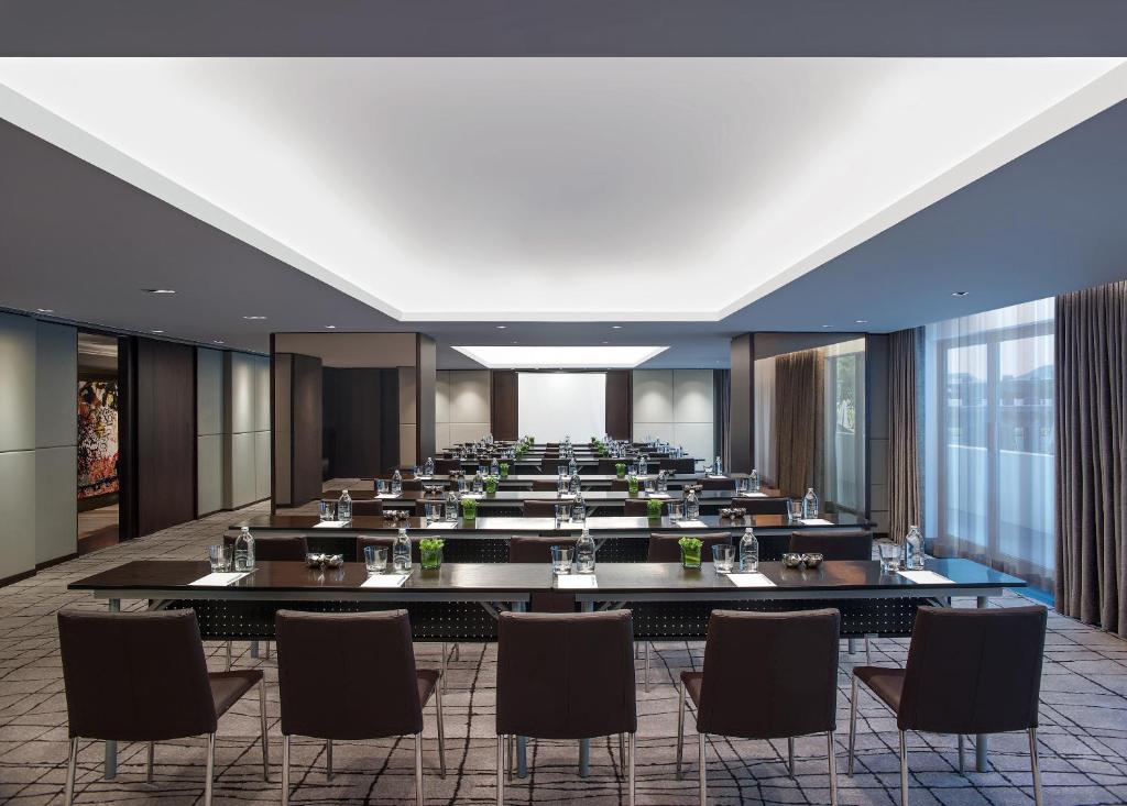 Restaurace v ubytování New World Makati Hotel, Manila