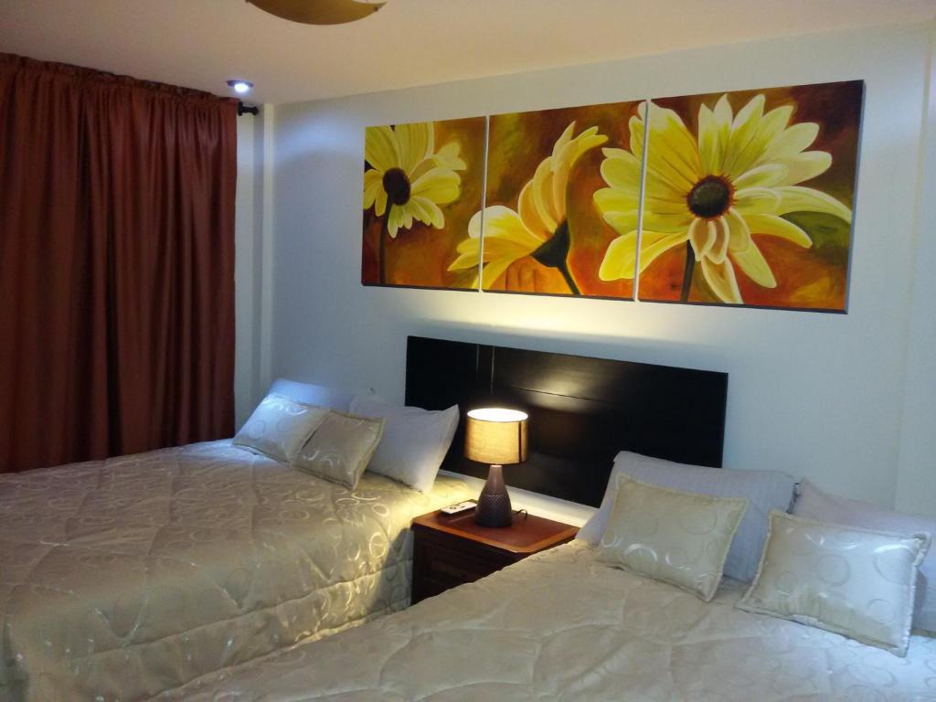 Postel nebo postele na pokoji v ubytování Hotel Las Mercedes Airport-Quito