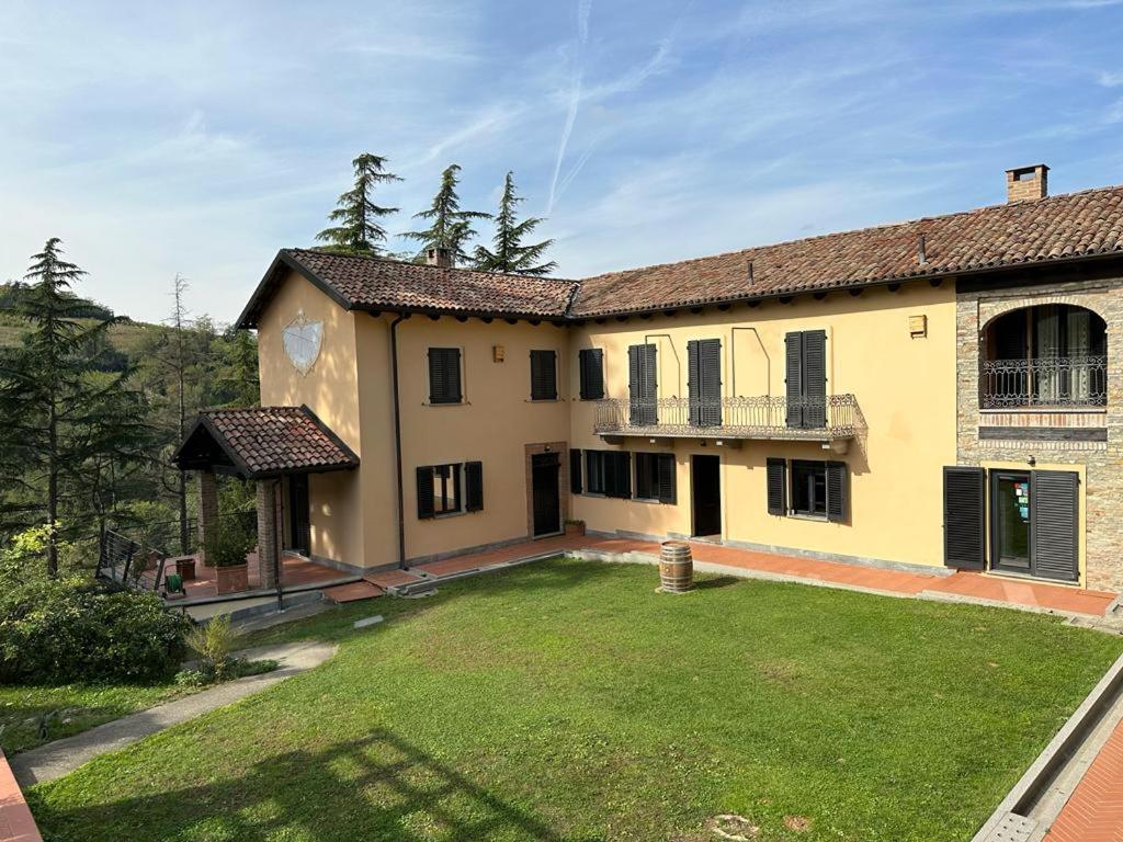 a house with a large yard in front of it at Cadgal - Tenuta La Cova in Calamandrana