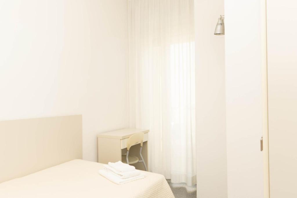 Postel nebo postele na pokoji v ubytování Hotel Saint Louis