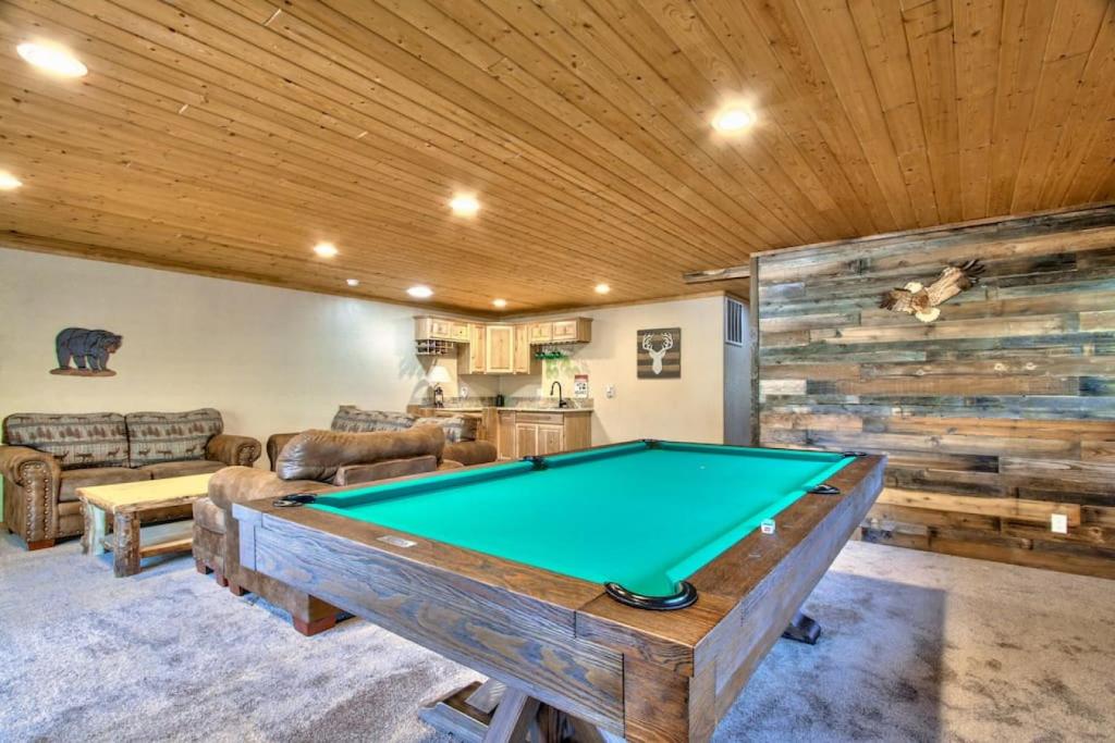 a living room with a pool table in it at Newsom's Hideaway log-style cabin with game room in Sugarloaf