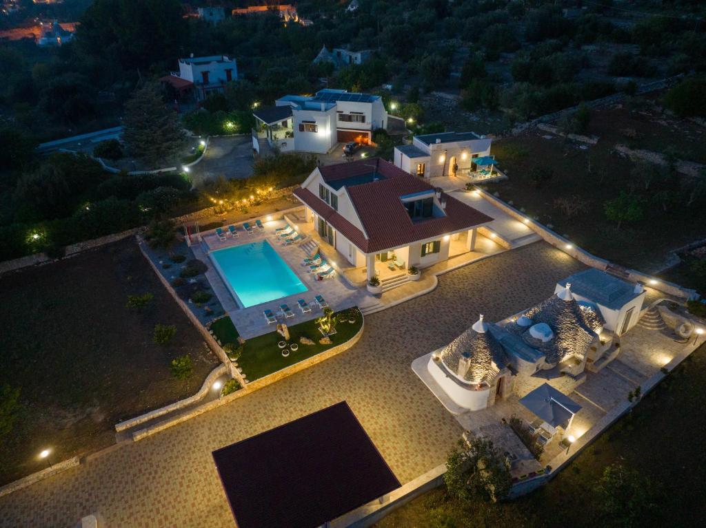 Pohľad z vtáčej perspektívy na ubytovanie exclusive luxury villa monte pompilio