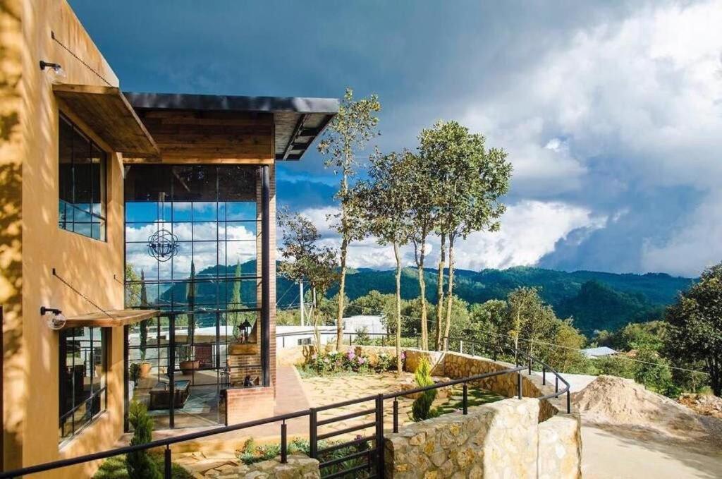 Casa con balcón con vistas a las montañas en Mágica casa en las Nubes, San Cristóbal, en San Cristóbal de Las Casas