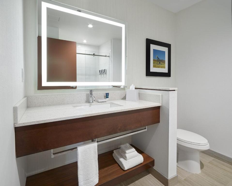 Koupelna v ubytování Four Points by Sheraton Sherwood Park