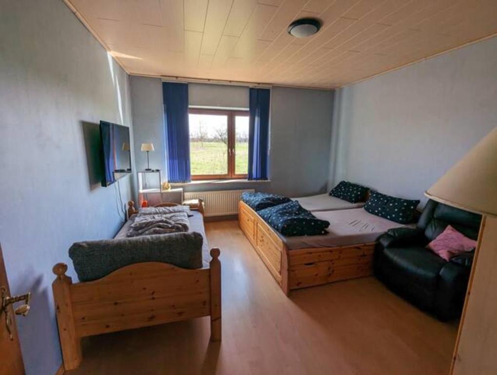 a room with a bed and a couch and a chair at Grosse Wohnung in Top-Lage in Langwedel (BREMEN) in Langwedel