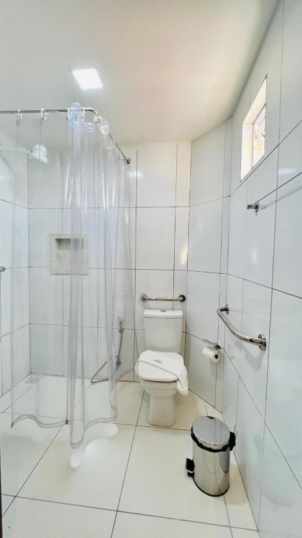 Um banheiro em Hotel Pousada Kairos Manaira