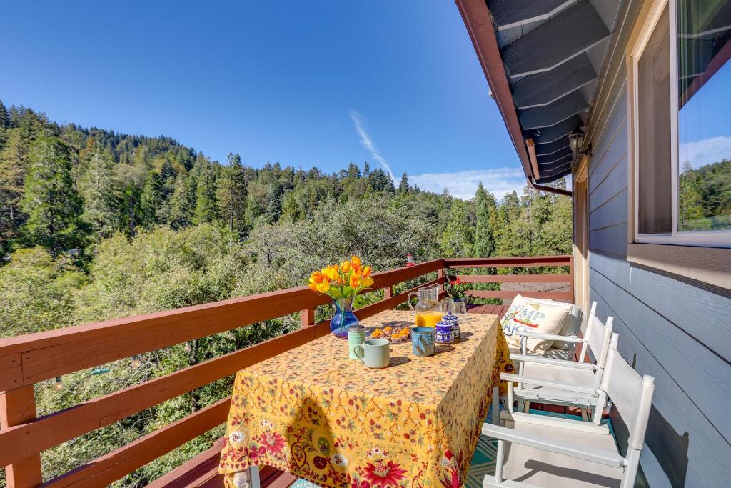 Holiday home Crestline Home Deck with Stunning Mountain Views!, USA