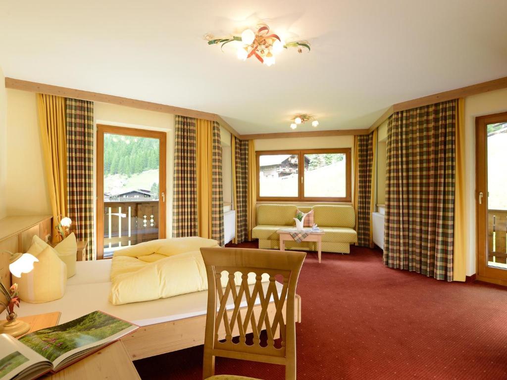 Posezení v ubytování Hotel Neue Post