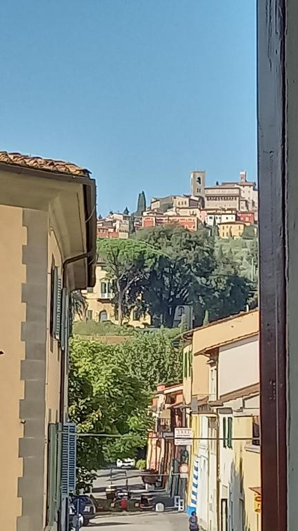 Nespecifikovaný výhled na destinaci Borgo a Buggiano nebo výhled na město při pohledu z apartmánu