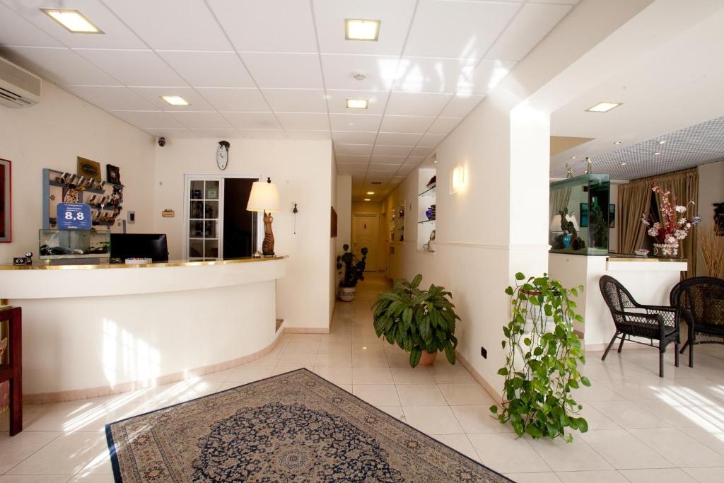 a lobby of a hospital with a waiting room at Hotel Il Gatto in Rapallo