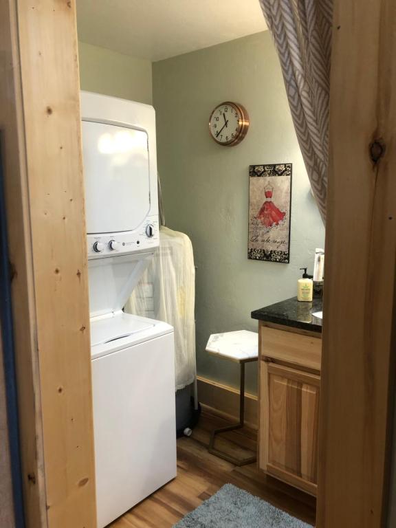 Leos Loft, Eugene (updated prices 2024)