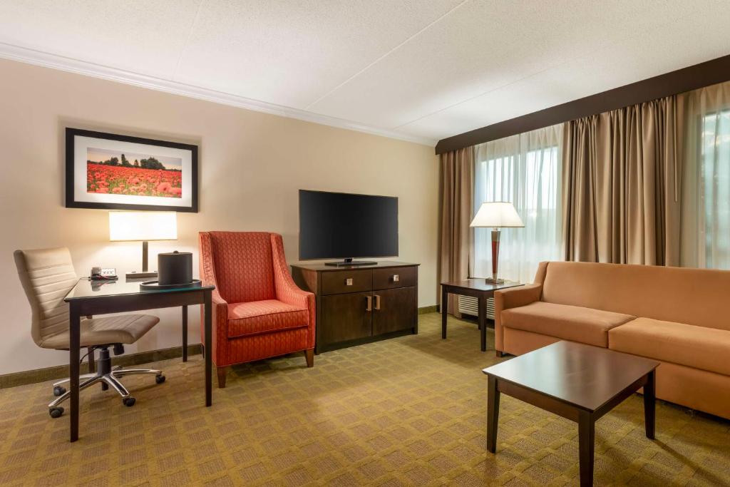 Best Western Plus White Bear Country Inn - Executive King Room