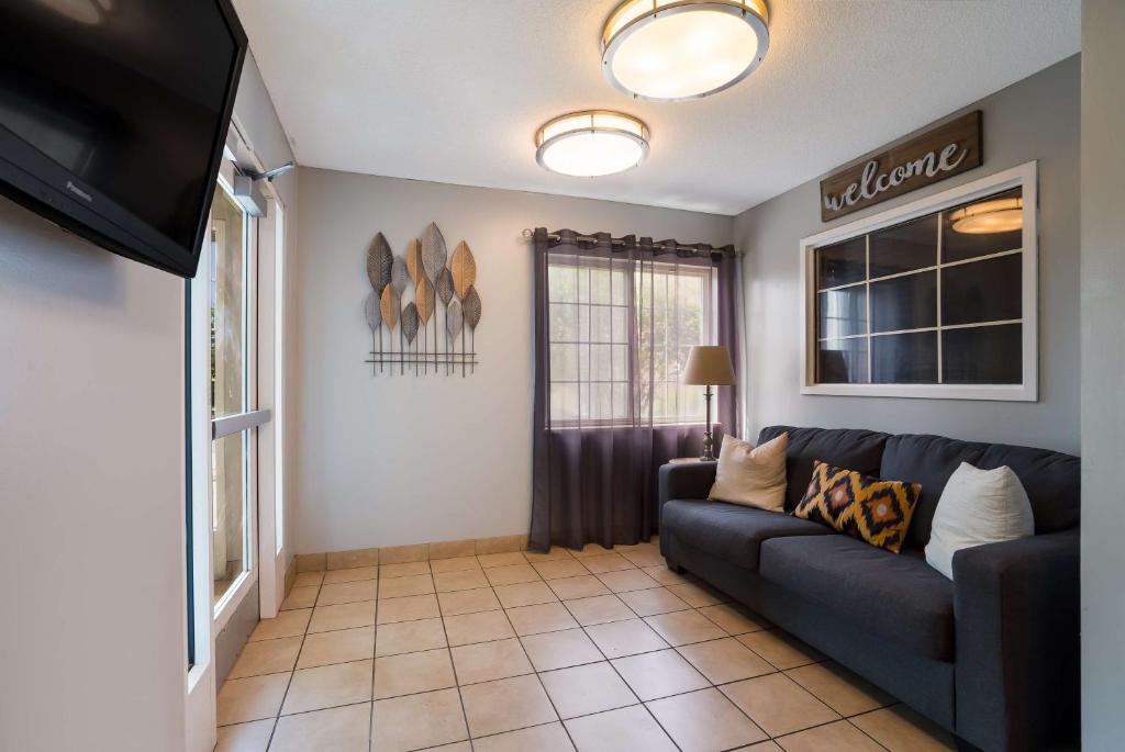 Sonesta Simply Suites Des Moines photo