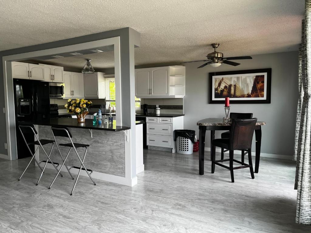 Kuchyň nebo kuchyňský kout v ubytování hunter' s new home!