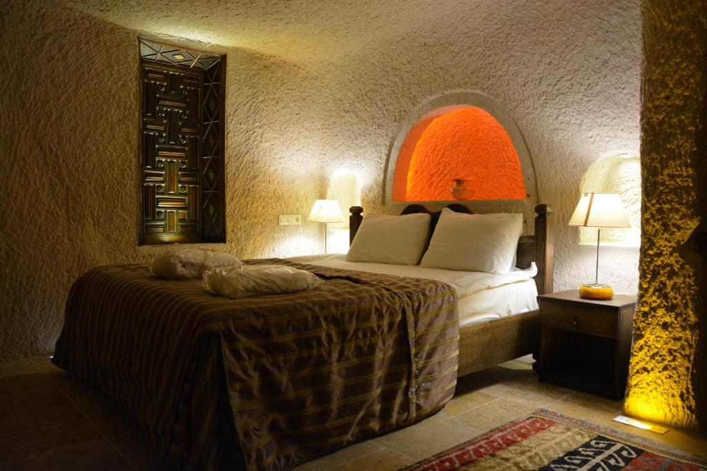 A bed or beds in a room at Aden Hotel Cappadocia