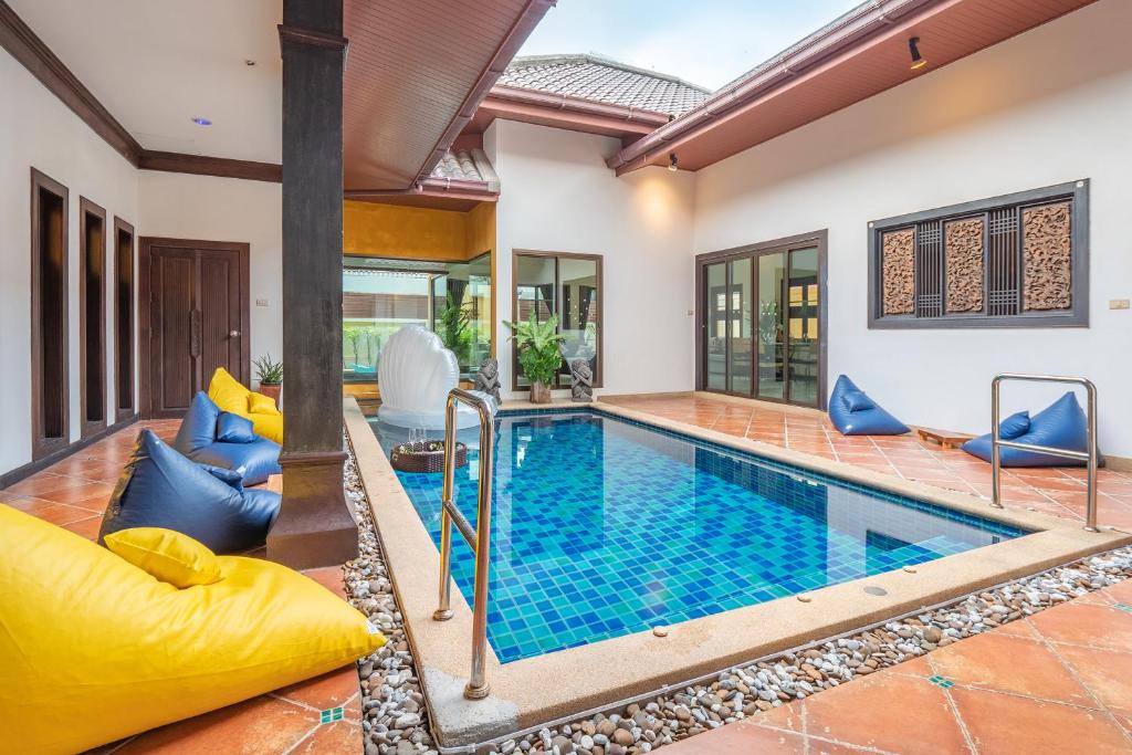 Swimmingpoolen hos eller tæt på Asia Paradise Pool Villa, Jomtien Beach, Pattaya