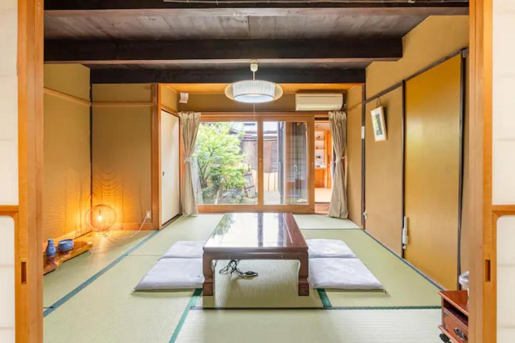 Postel nebo postele na pokoji v ubytování Daitokuji Sushicho