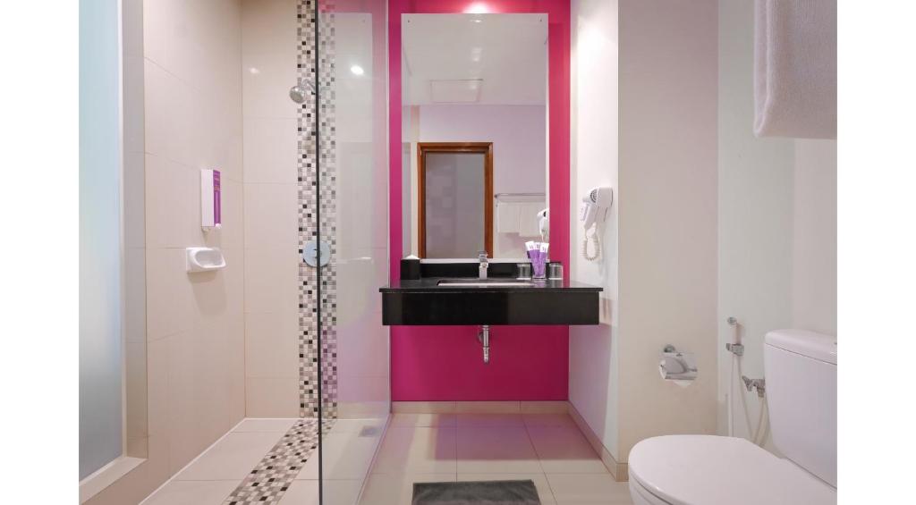 Quest Hotel Simpang Lima - Semarang by ASTON - Deluxe Doppel- Oder Zweibettzimmer Mit Poolblick