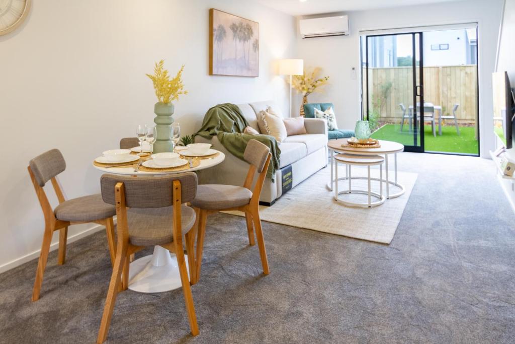 Sanctuary close to the beach with Sofa Bed, Christchurch (updated