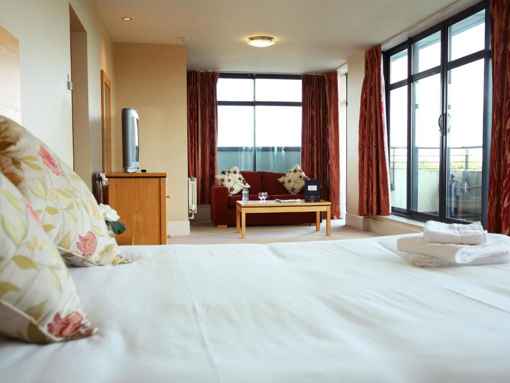 Postel nebo postele na pokoji v ubytování Green Isle Hotel, Dublin