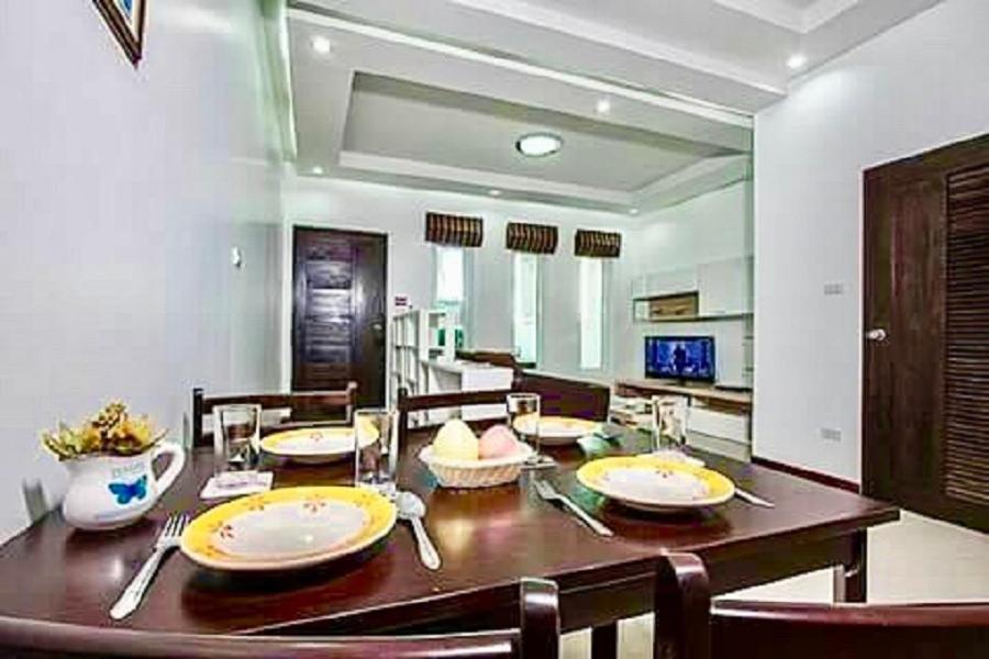 TV a/nebo společenská místnost v ubytování Baan Noppadol Hua Hin Resort