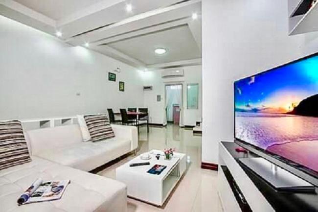 TV a/nebo společenská místnost v ubytování Baan Noppadol Hua Hin Resort