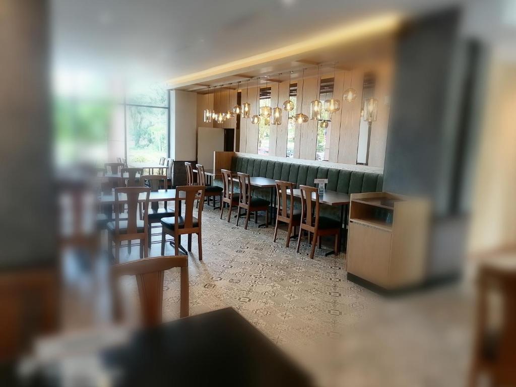 Restaurace v ubytování Crystal Crown Hotel Harbour View, Port Klang