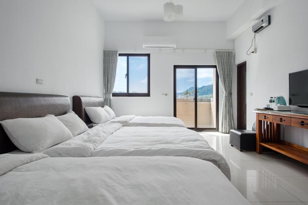 Quan Ming B&B - Family Room With Balcony