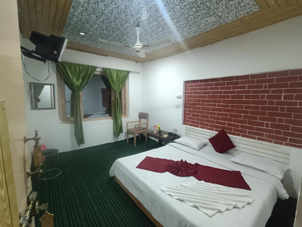 Postel nebo postele na pokoji v ubytování Shamus Javed Homestay