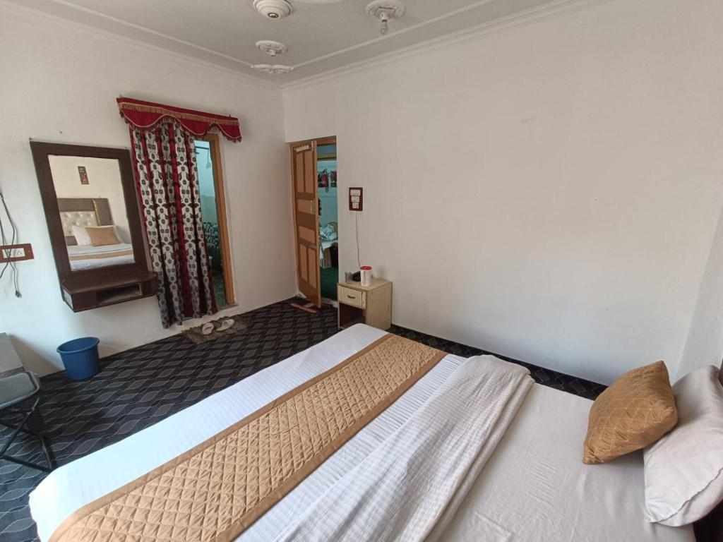 Postel nebo postele na pokoji v ubytování Shamus Javed Homestay