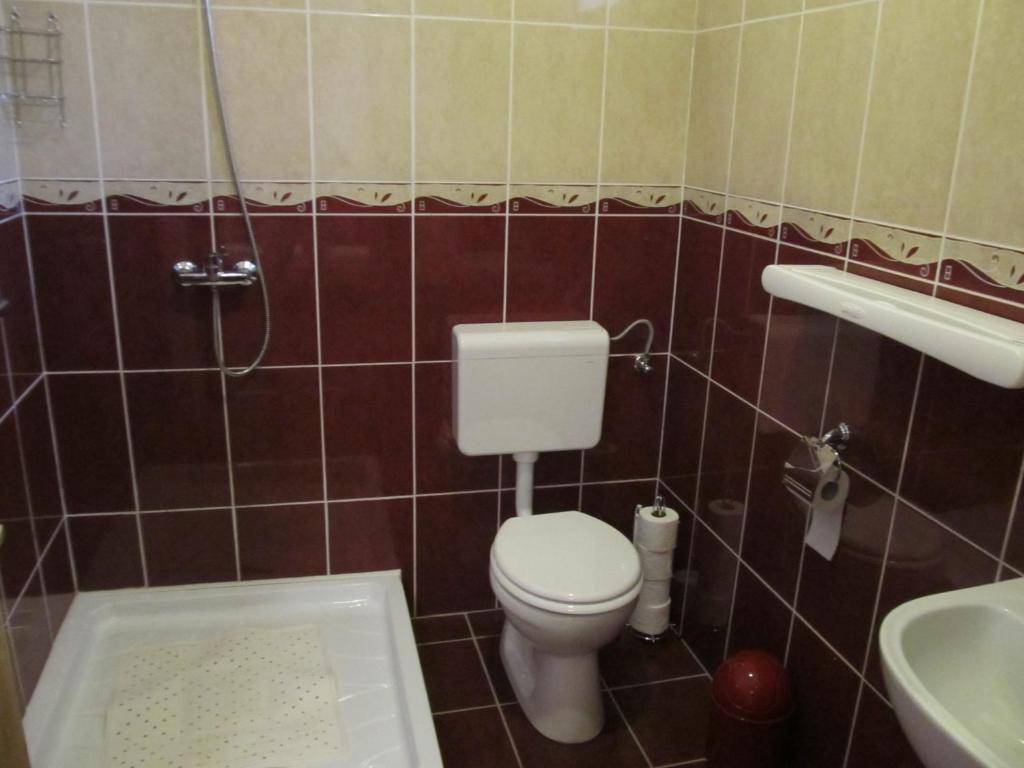 Kúpeľňa v ubytovaní Tavi Fészek Vendégház