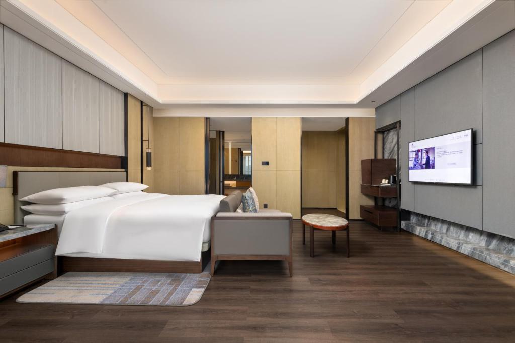 Postel nebo postele na pokoji v ubytování Zhuhai Marriott Hotel Jinwan